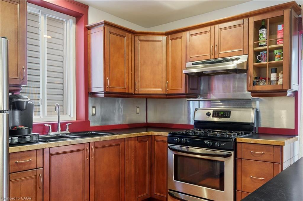 16 Edison Street, Hamilton, ON - Indoor Photo Showing Kitchen