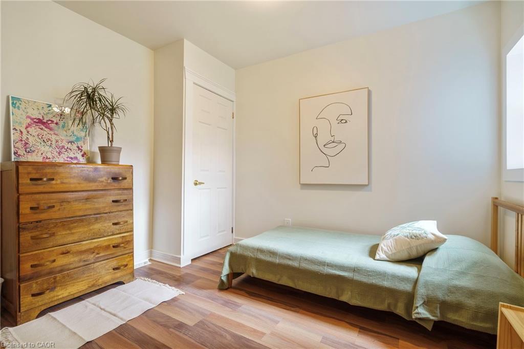 16 Edison Street, Hamilton, ON - Indoor Photo Showing Bedroom