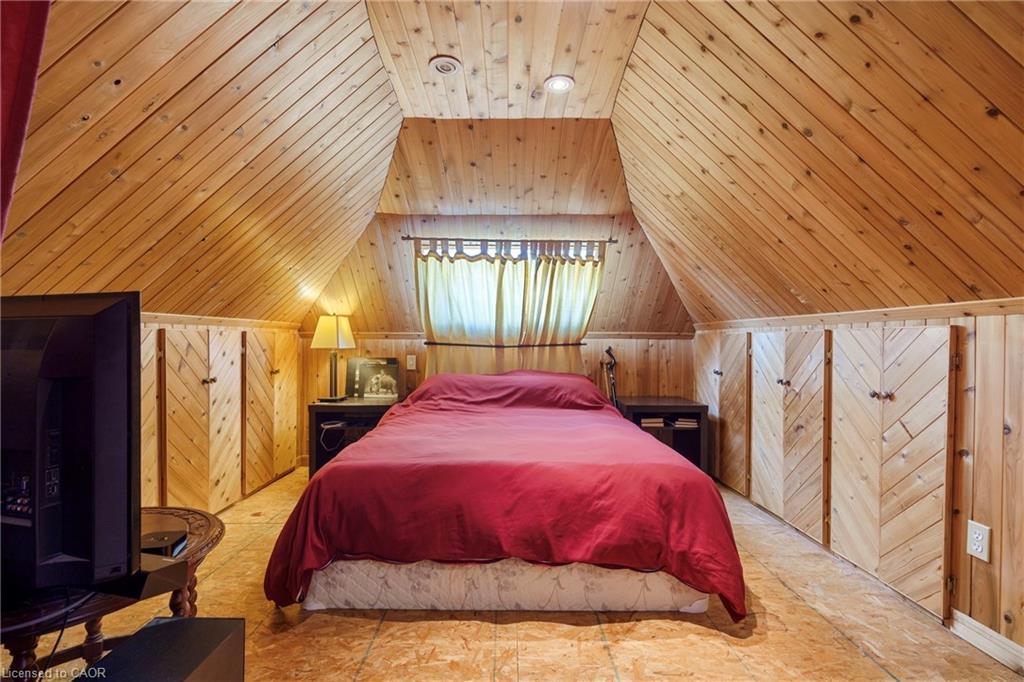 16 Edison Street, Hamilton, ON - Indoor Photo Showing Bedroom