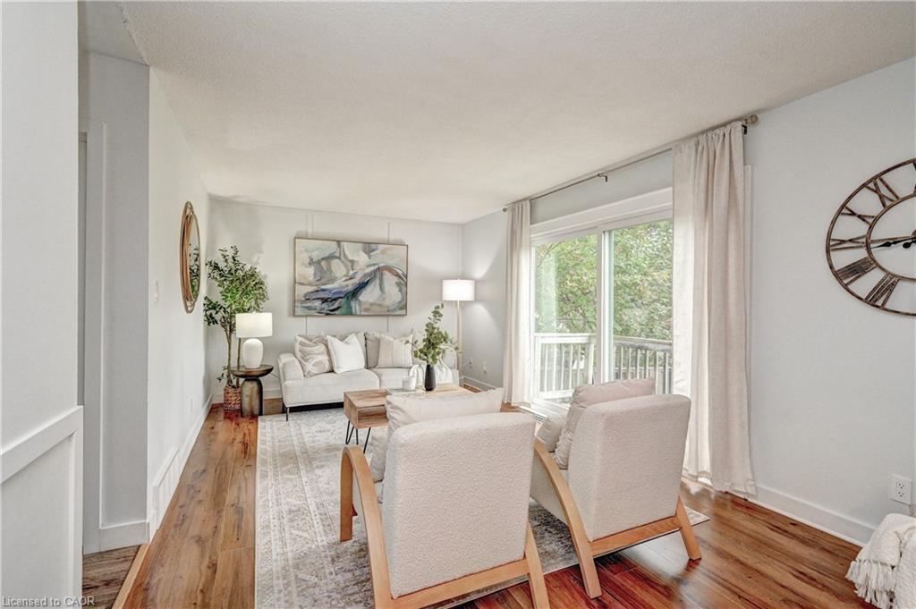 39 Southwood Drive, Kitchener, ON - Indoor Photo Showing Living Room