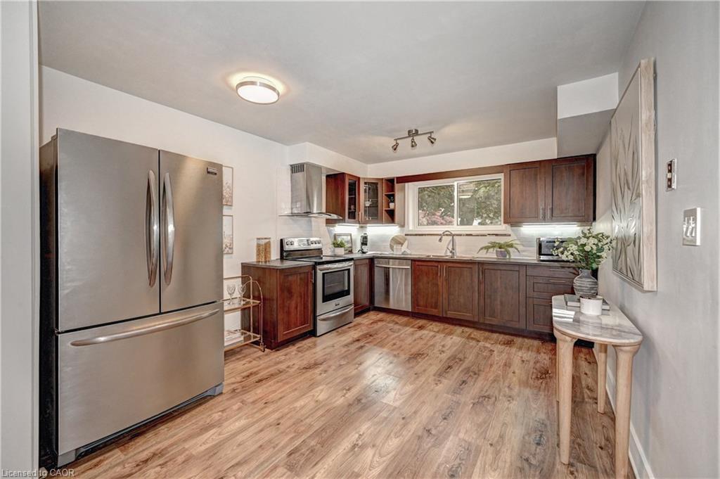 39 Southwood Drive, Kitchener, ON - Indoor Photo Showing Kitchen