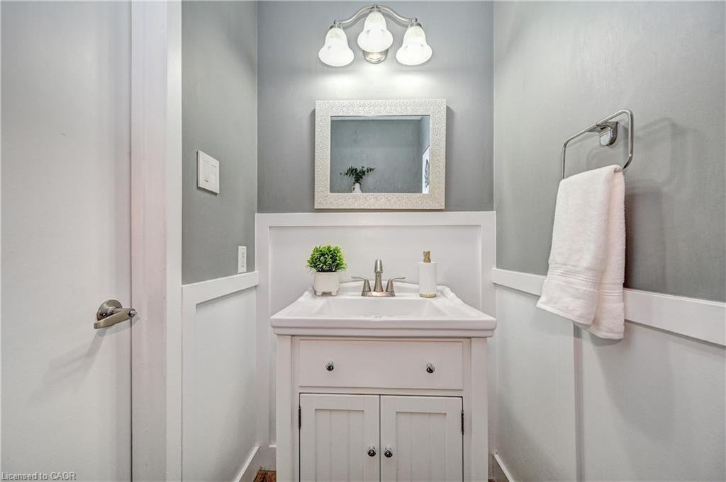 39 Southwood Drive, Kitchener, ON - Indoor Photo Showing Bathroom