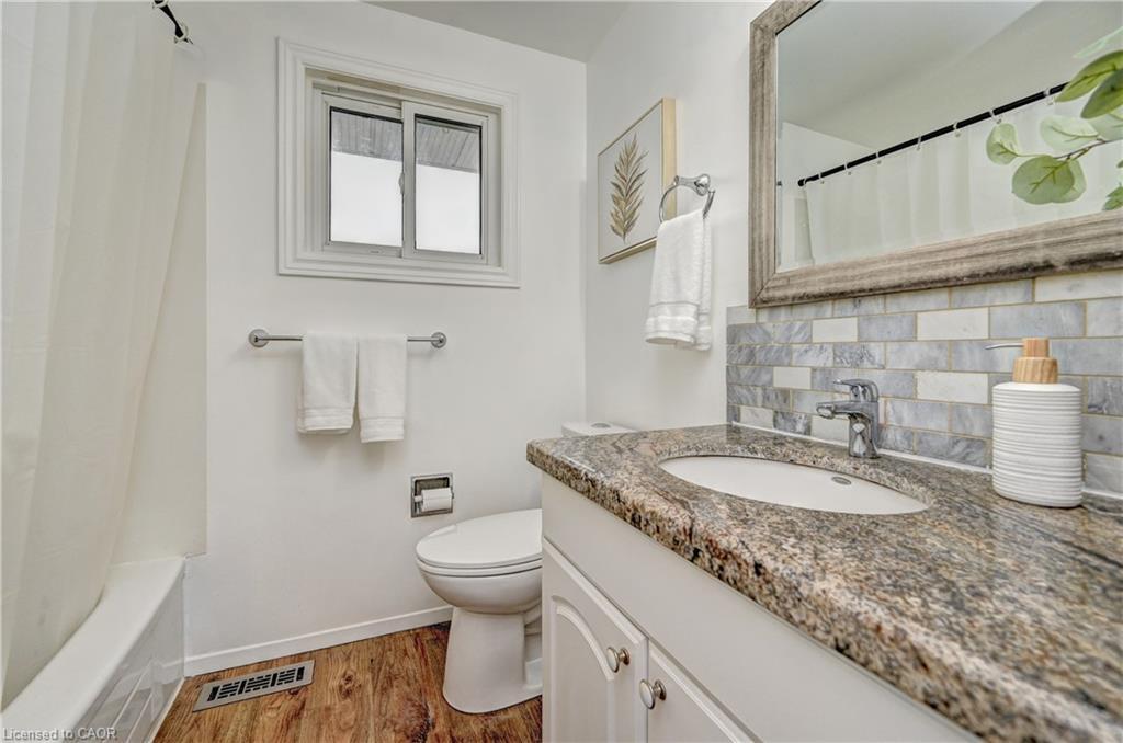 39 Southwood Drive, Kitchener, ON - Indoor Photo Showing Bathroom