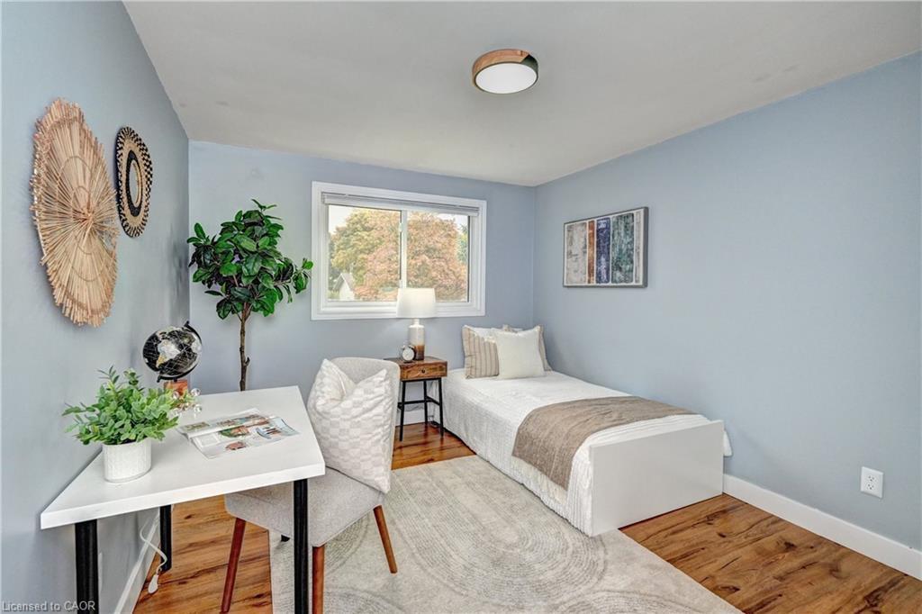 39 Southwood Drive, Kitchener, ON - Indoor Photo Showing Bedroom