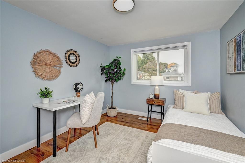 39 Southwood Drive, Kitchener, ON - Indoor Photo Showing Bedroom