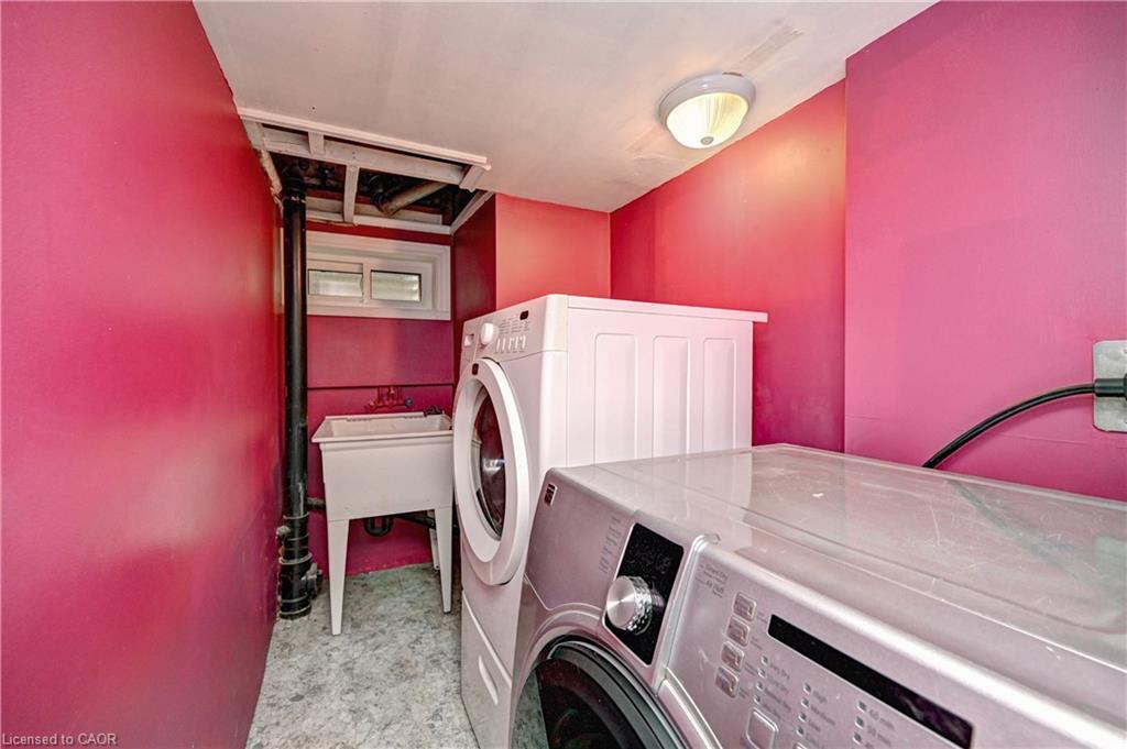 39 Southwood Drive, Kitchener, ON - Indoor Photo Showing Laundry Room