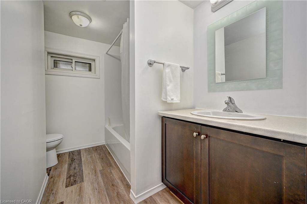 39 Southwood Drive, Kitchener, ON - Indoor Photo Showing Bathroom