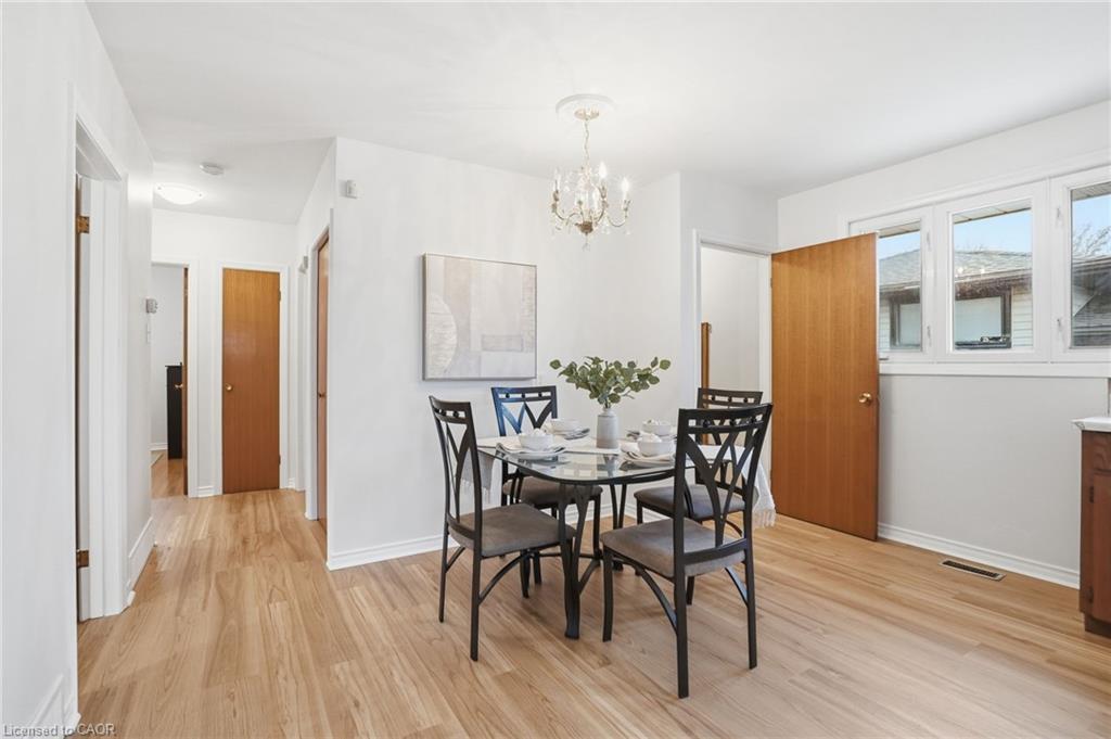131 Nash Road N, Hamilton, ON - Indoor Photo Showing Dining Room