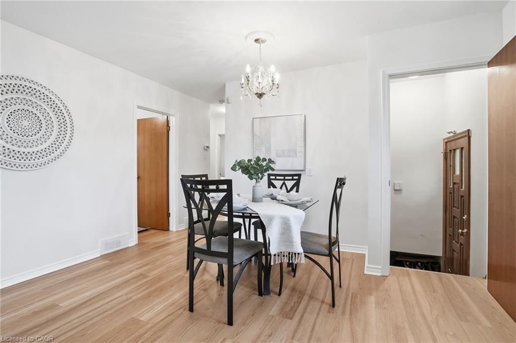 131 Nash Road N, Hamilton, ON - Indoor Photo Showing Dining Room