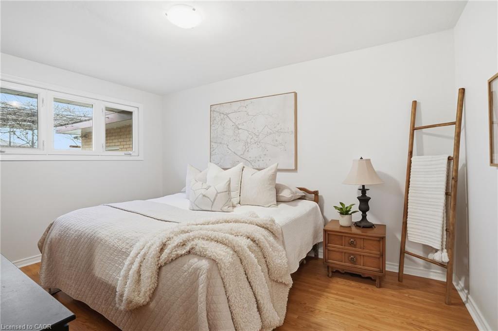 131 Nash Road N, Hamilton, ON - Indoor Photo Showing Bedroom