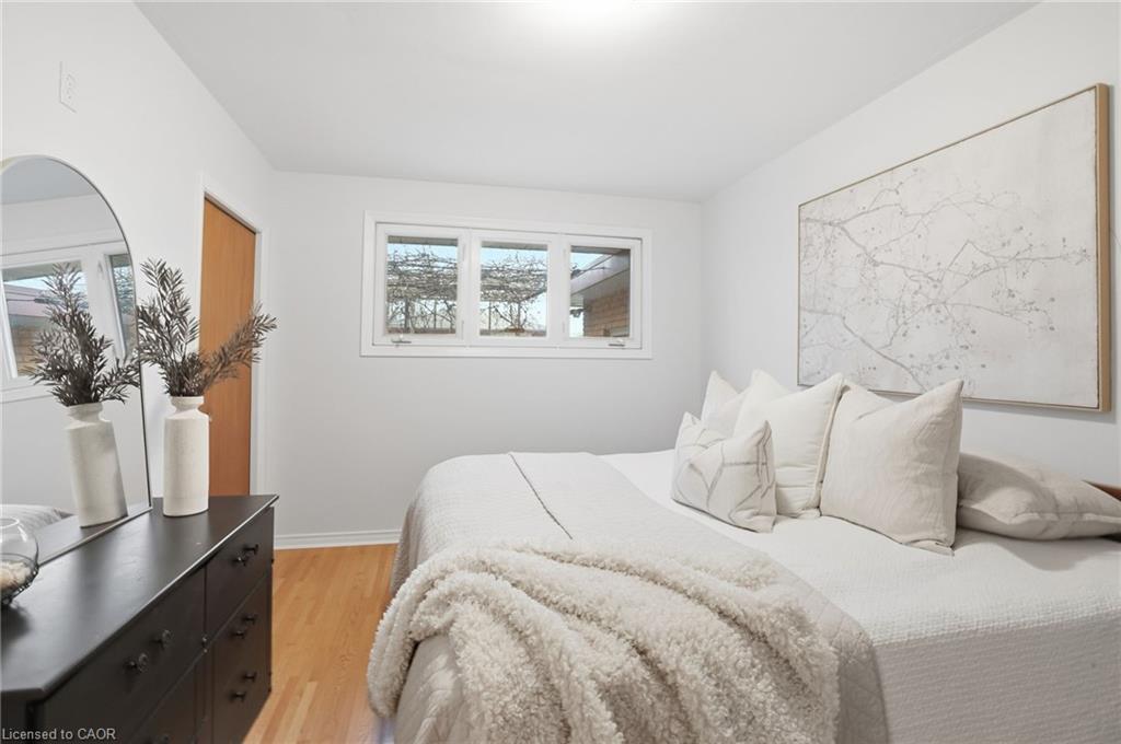 131 Nash Road N, Hamilton, ON - Indoor Photo Showing Bedroom