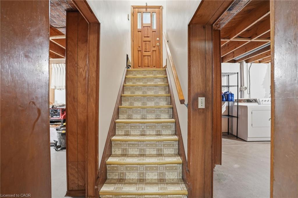 131 Nash Road N, Hamilton, ON - Indoor Photo Showing Other Room