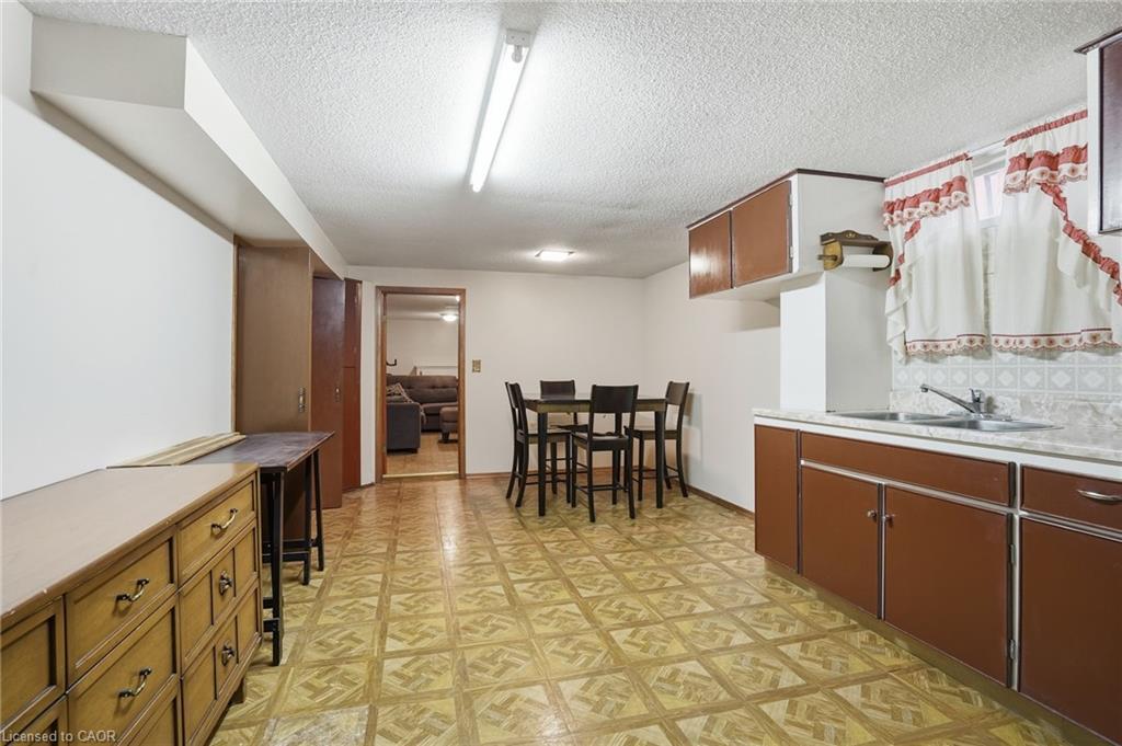 131 Nash Road N, Hamilton, ON - Indoor