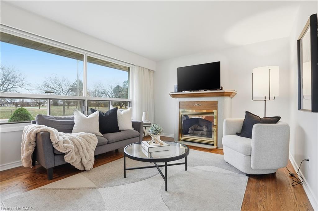 131 Nash Road N, Hamilton, ON - Indoor Photo Showing Living Room With Fireplace