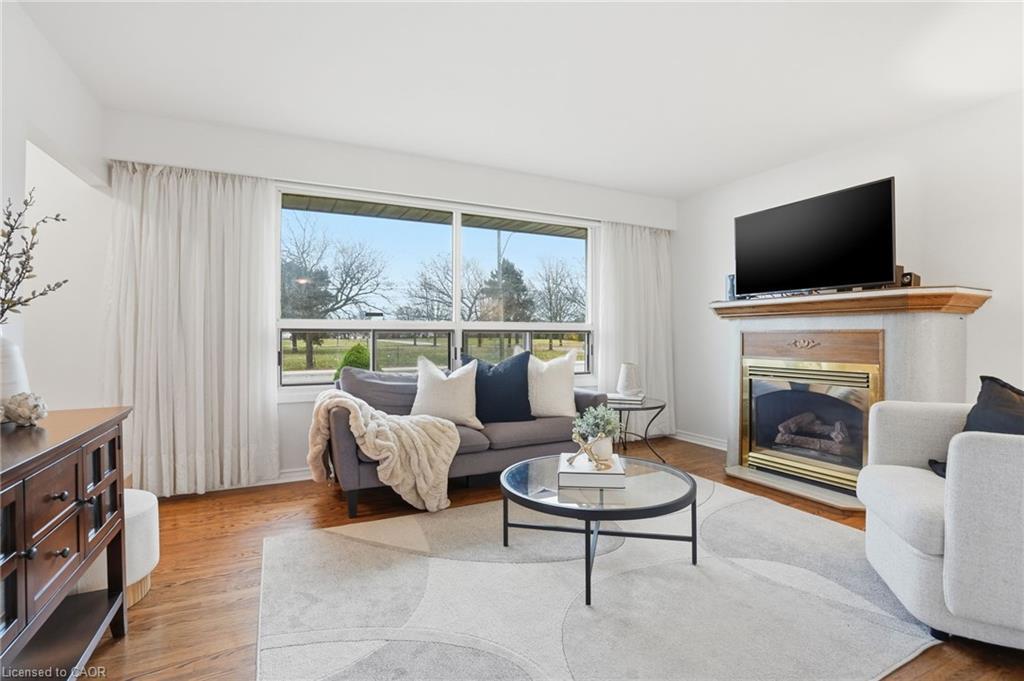 131 Nash Road N, Hamilton, ON - Indoor Photo Showing Living Room With Fireplace
