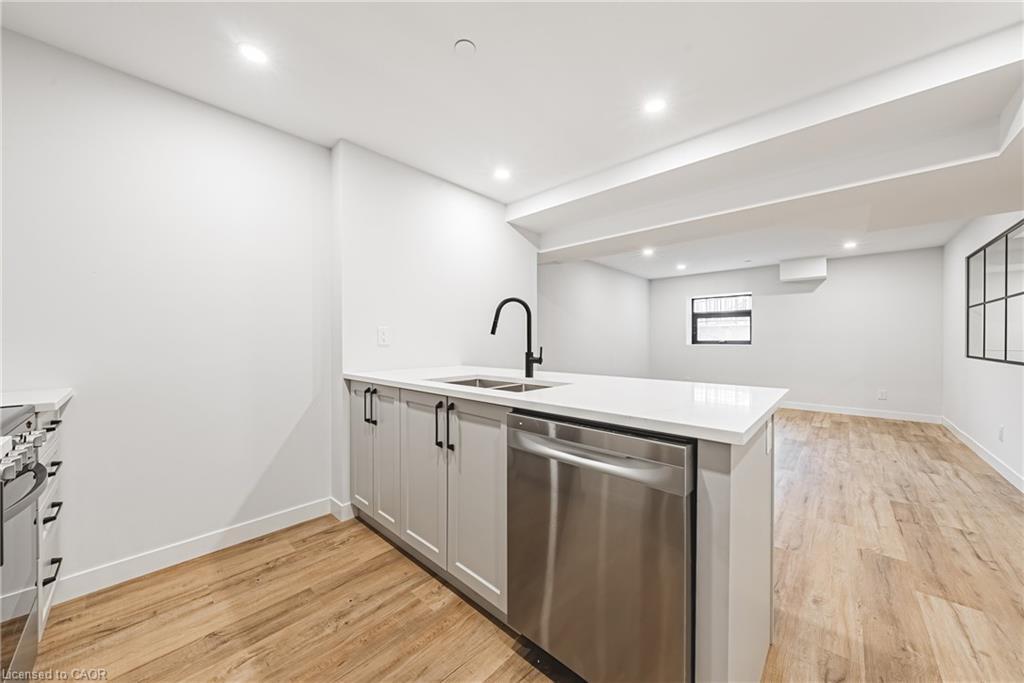 105-555 Sanatorium Road, Hamilton, ON - Indoor Photo Showing Other Room