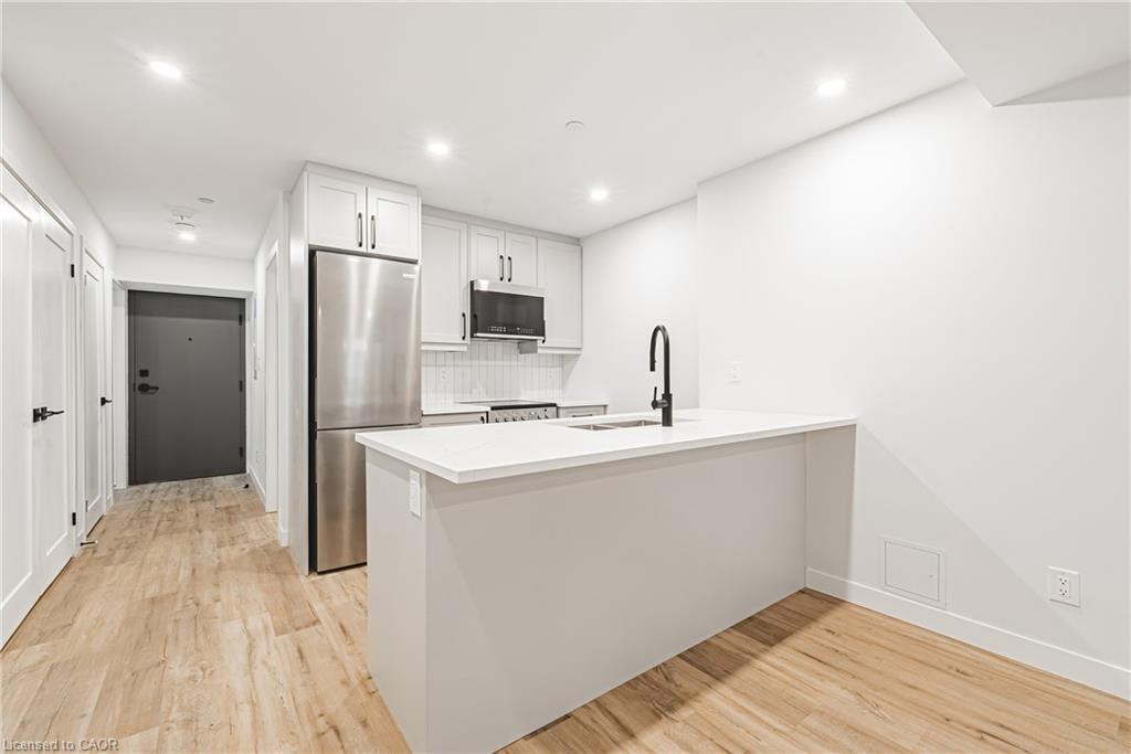 105-555 Sanatorium Road, Hamilton, ON - Indoor Photo Showing Kitchen
