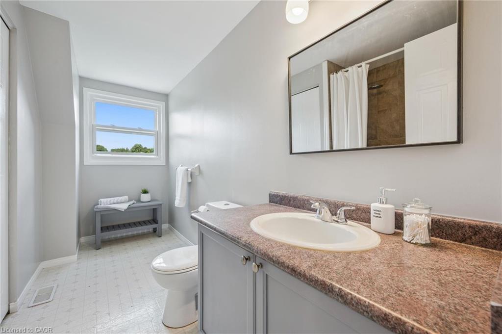 71 Moss Place, Guelph, ON - Indoor Photo Showing Bathroom