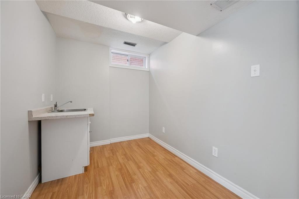 71 Moss Place, Guelph, ON - Indoor Photo Showing Other Room