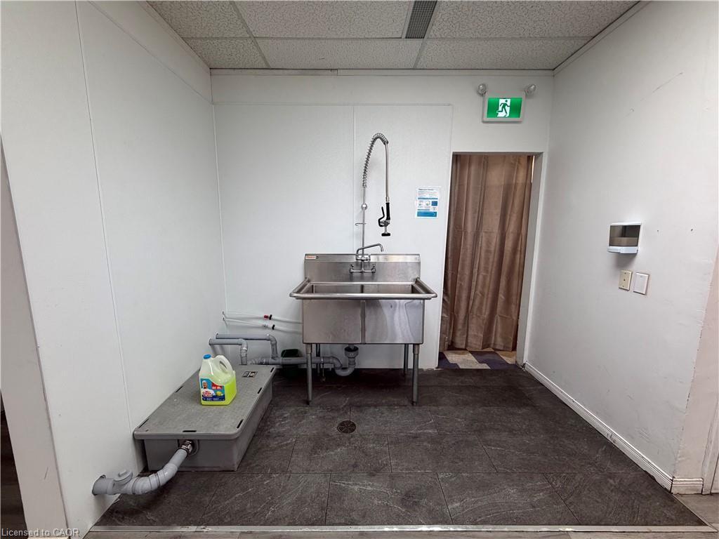 815 Weber Street E, Kitchener, ON