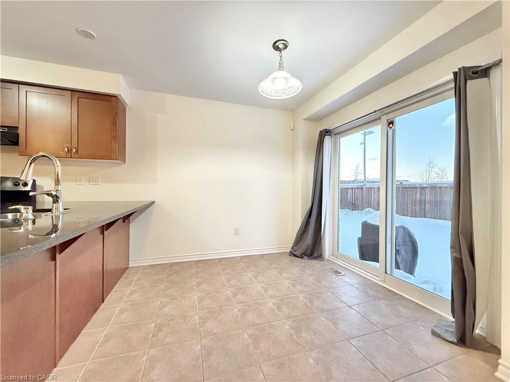 Main-382 Grovehill Crescent, Kitchener, ON - Indoor Photo Showing Kitchen
