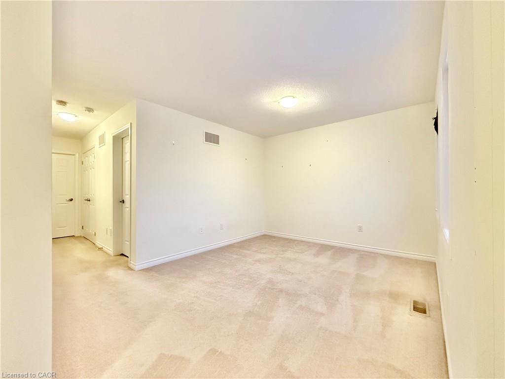 Main-382 Grovehill Crescent, Kitchener, ON - Indoor Photo Showing Other Room