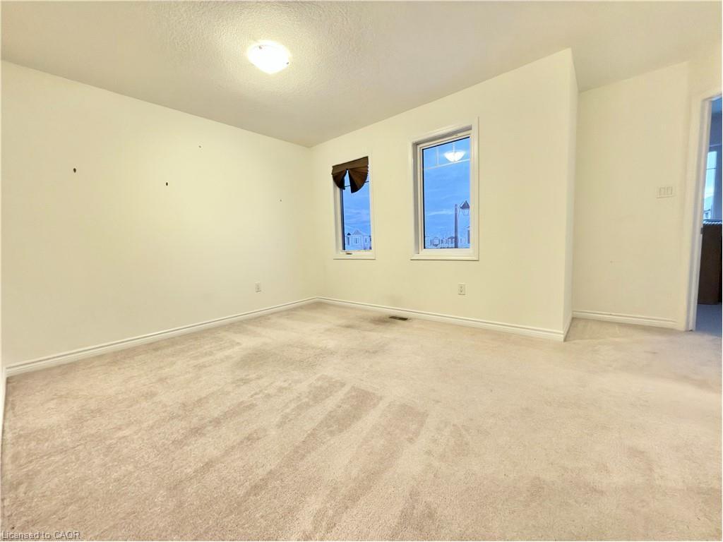 Main-382 Grovehill Crescent, Kitchener, ON - Indoor Photo Showing Other Room