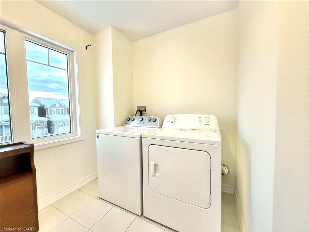Main-382 Grovehill Crescent, Kitchener, ON - Indoor Photo Showing Laundry Room