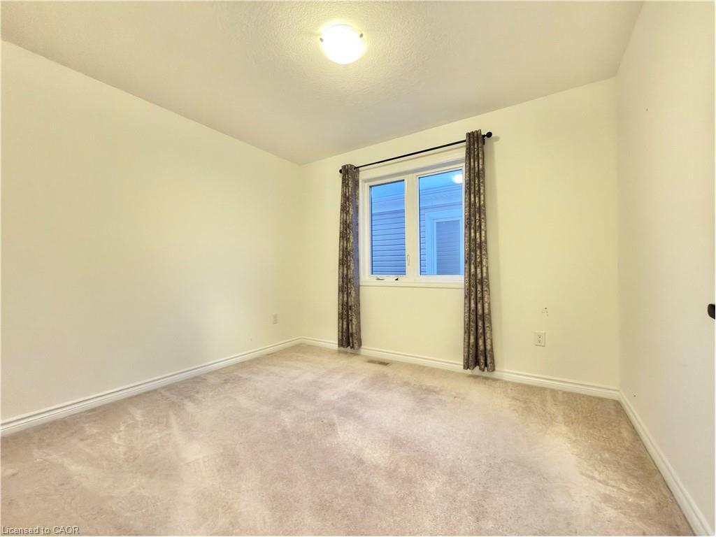 Main-382 Grovehill Crescent, Kitchener, ON - Indoor Photo Showing Other Room