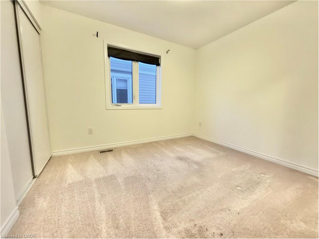 Main-382 Grovehill Crescent, Kitchener, ON - Indoor Photo Showing Other Room