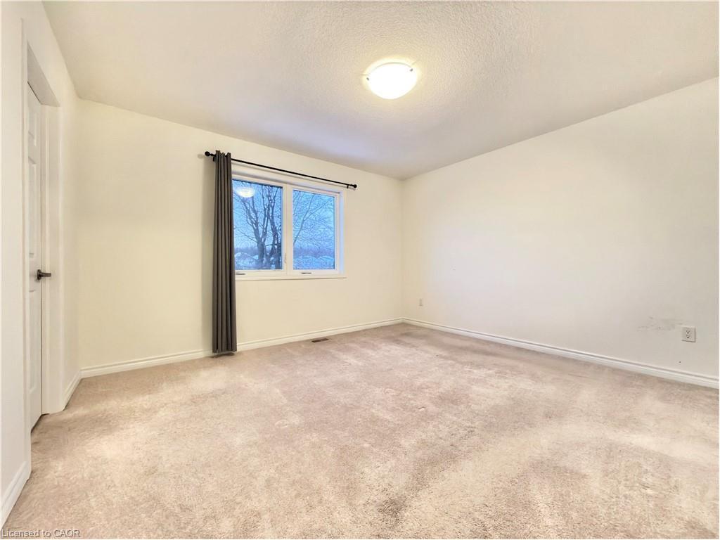 Main-382 Grovehill Crescent, Kitchener, ON - Indoor Photo Showing Other Room