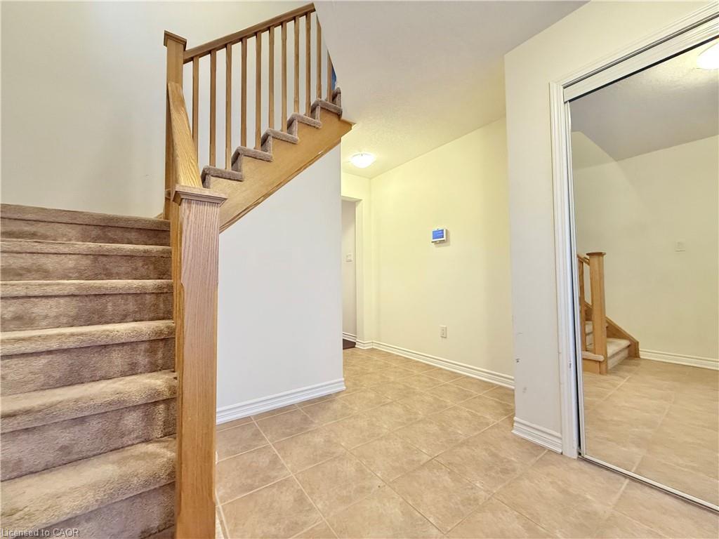 Main-382 Grovehill Crescent, Kitchener, ON - Indoor Photo Showing Other Room