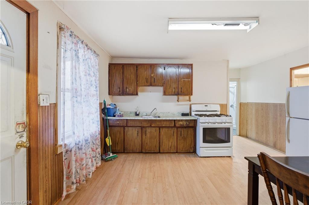 42 Burlington Street E, Hamilton, ON - Indoor Photo Showing Kitchen