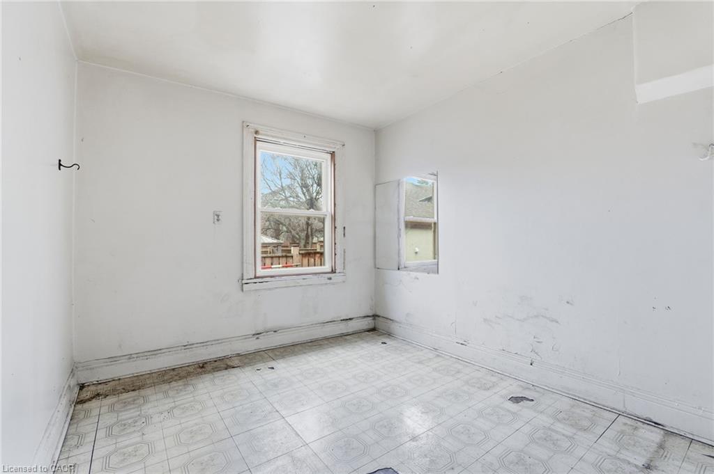 42 Burlington Street E, Hamilton, ON - Indoor Photo Showing Other Room