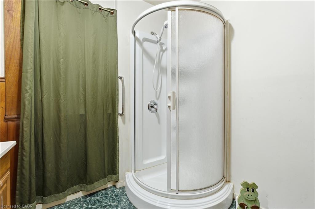 42 Burlington Street E, Hamilton, ON - Indoor Photo Showing Bathroom