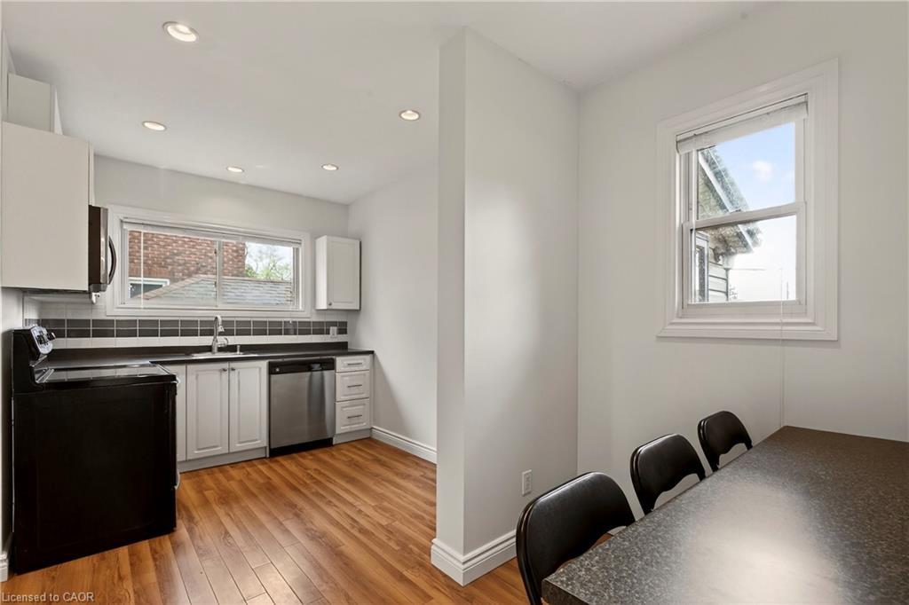 28 Alpine Avenue, Hamilton, ON - Indoor Photo Showing Kitchen