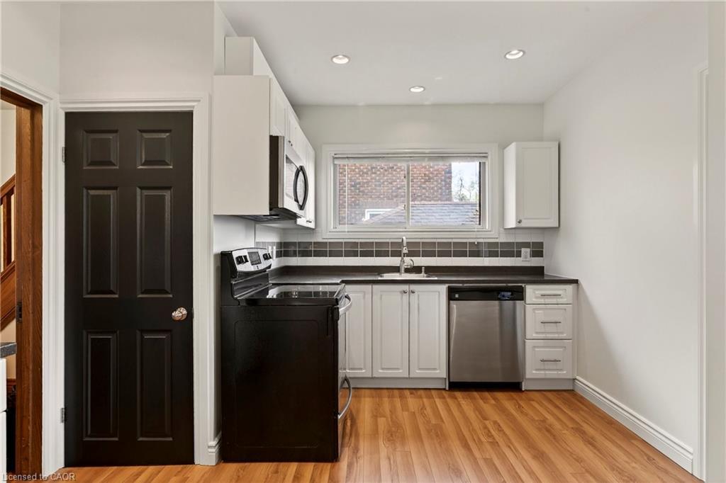 28 Alpine Avenue, Hamilton, ON - Indoor Photo Showing Kitchen