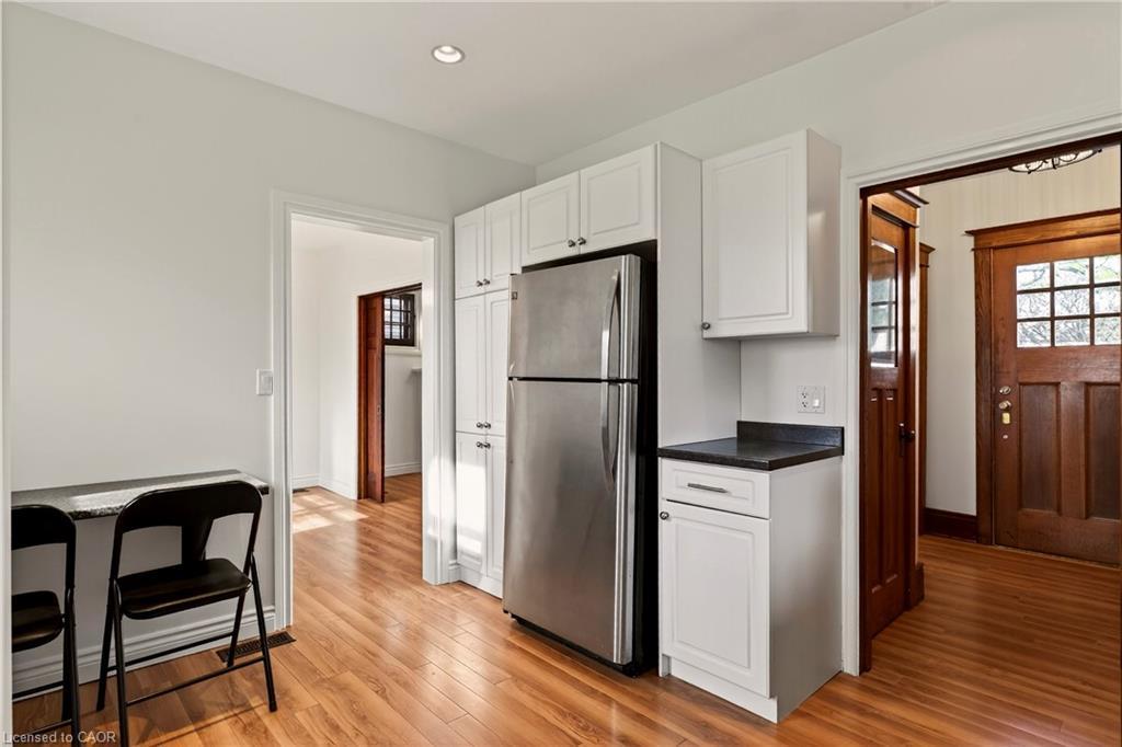 28 Alpine Avenue, Hamilton, ON - Indoor Photo Showing Kitchen