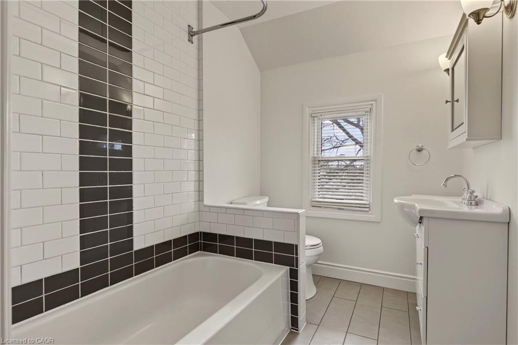 28 Alpine Avenue, Hamilton, ON - Indoor Photo Showing Bathroom