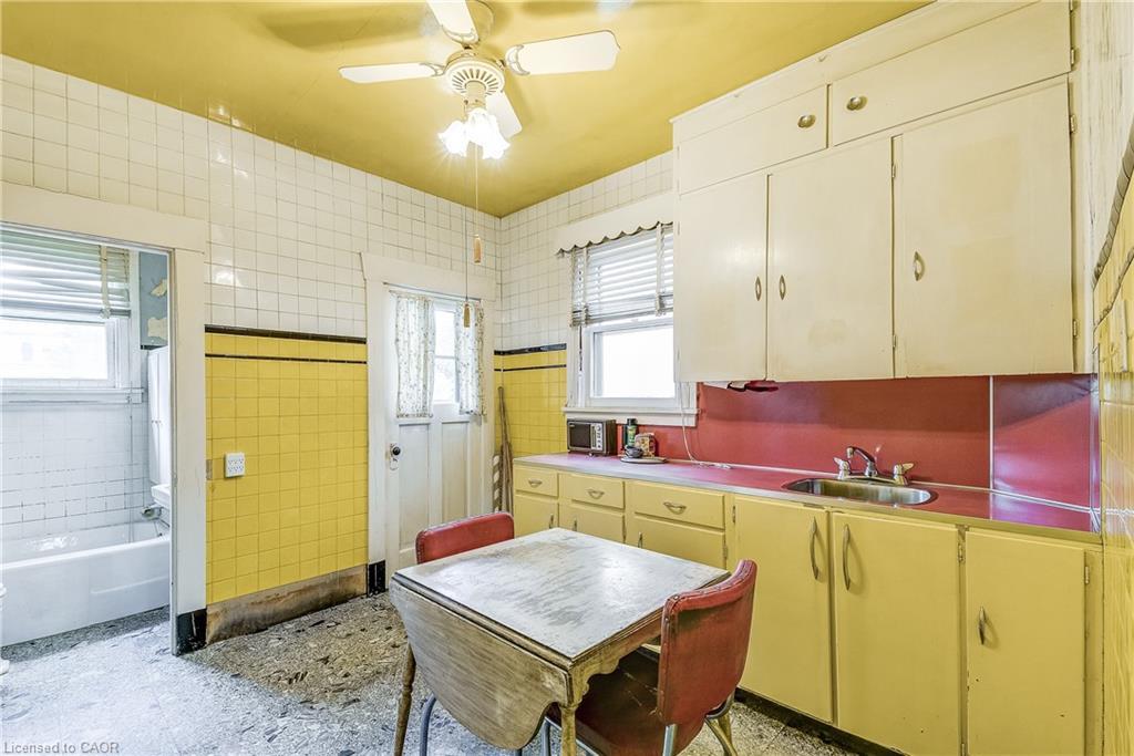 182 Balmoral Avenue S, Hamilton, ON - Indoor