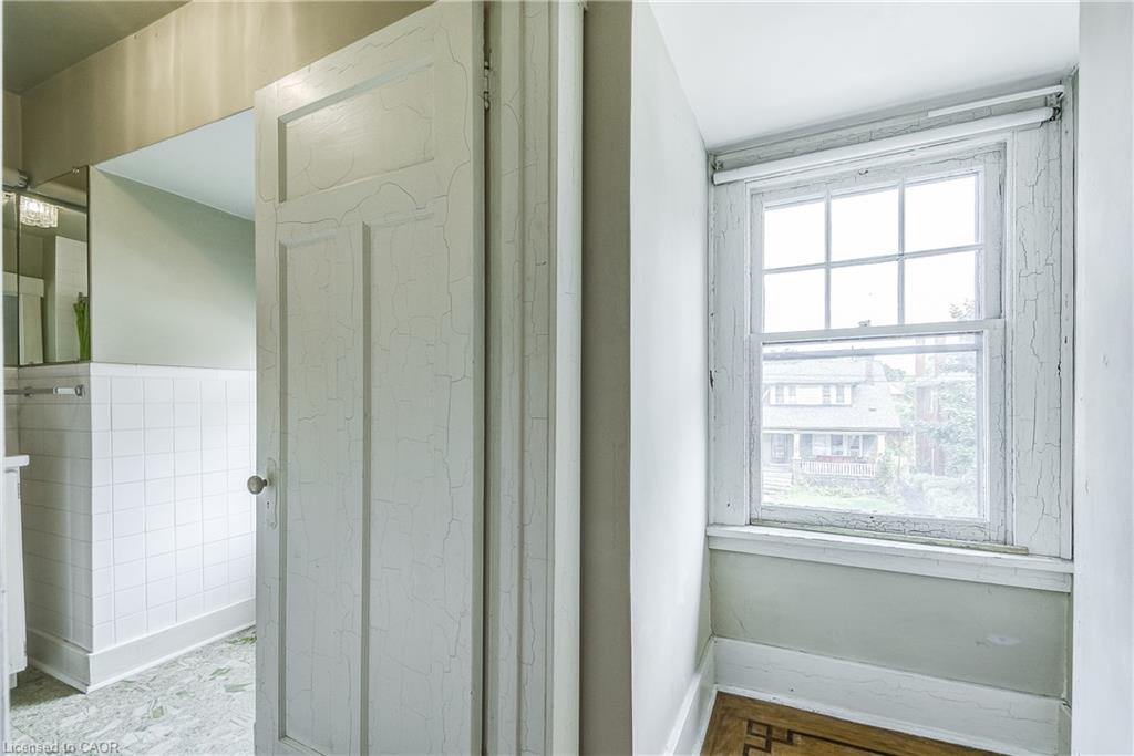 182 Balmoral Avenue S, Hamilton, ON - Indoor