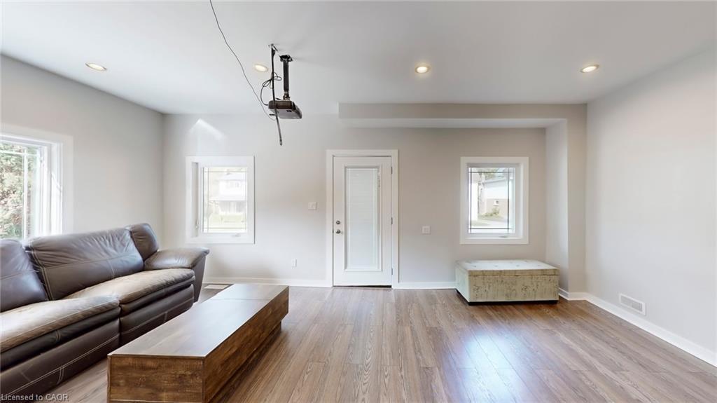 94 Mill Street, Uxbridge, ON - Indoor Photo Showing Living Room