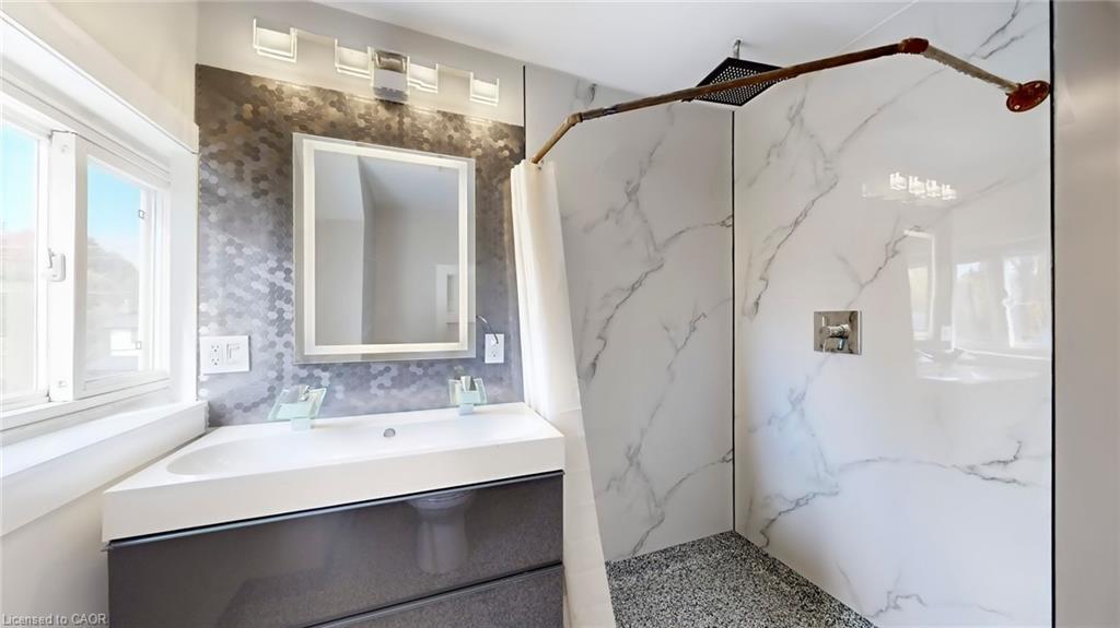 94 Mill Street, Uxbridge, ON - Indoor Photo Showing Bathroom