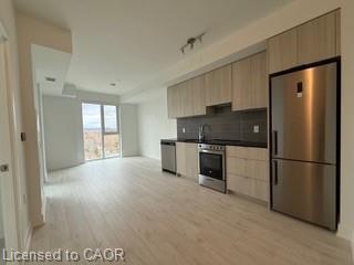 902-2088 James Street, Burlington, ON - Indoor Photo Showing Kitchen