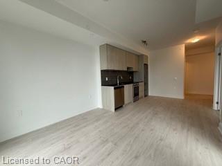 902-2088 James Street, Burlington, ON - Indoor Photo Showing Kitchen