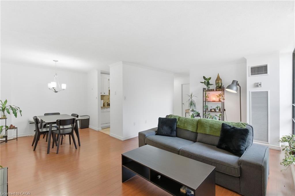 502-222 Jackson Street W, Hamilton, ON - Indoor Photo Showing Living Room