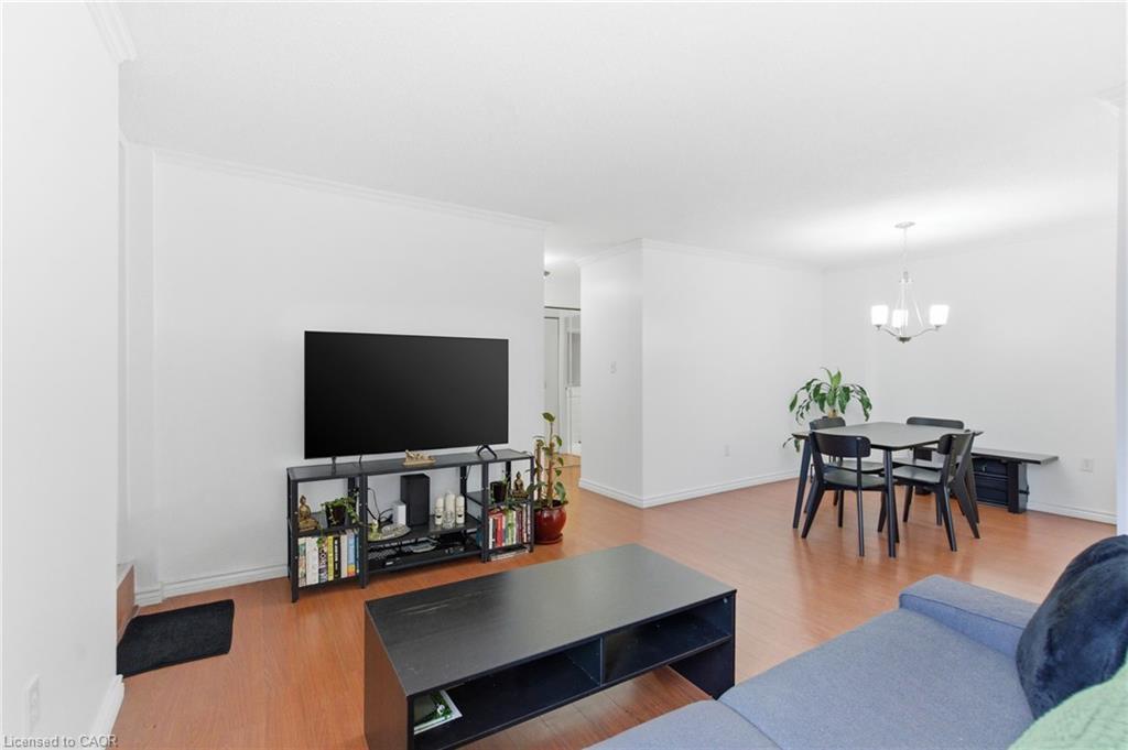 502-222 Jackson Street W, Hamilton, ON - Indoor Photo Showing Living Room