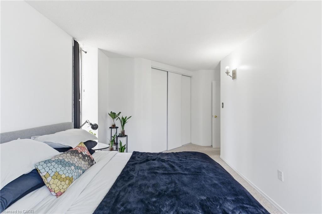 502-222 Jackson Street W, Hamilton, ON - Indoor Photo Showing Bedroom