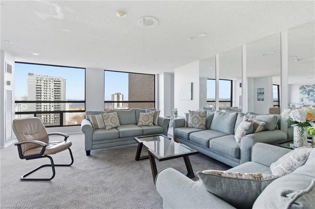 502-222 Jackson Street W, Hamilton, ON - Indoor Photo Showing Living Room