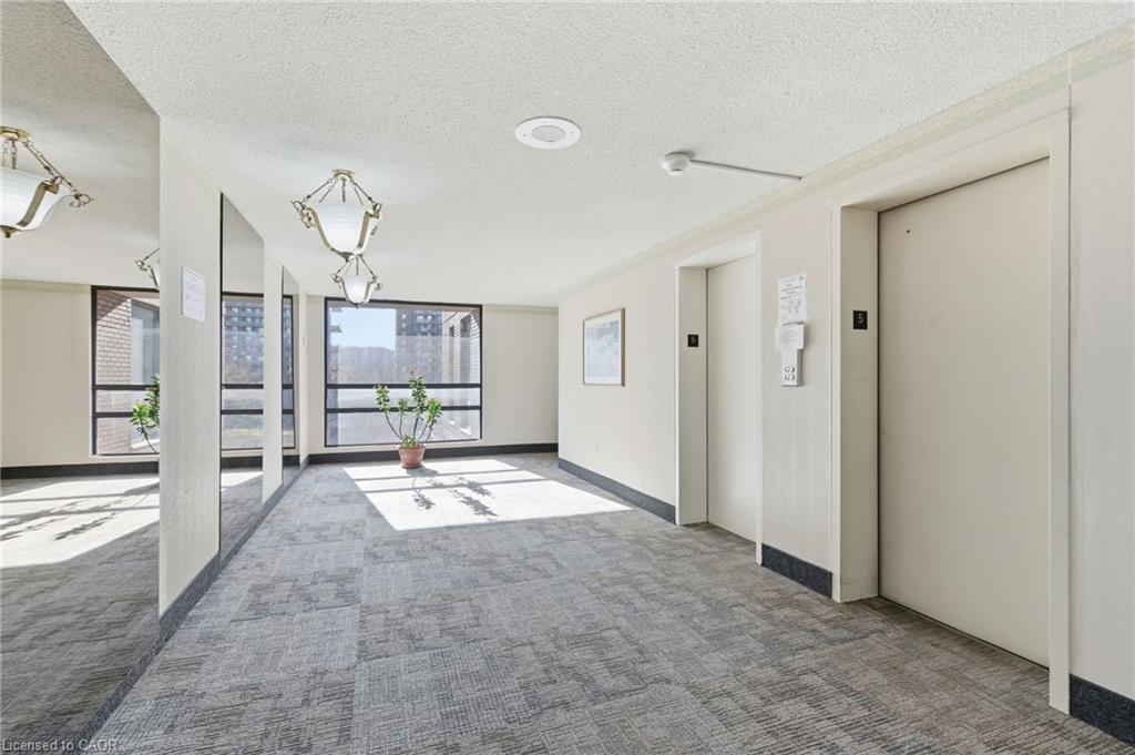 502-222 Jackson Street W, Hamilton, ON - Indoor Photo Showing Other Room